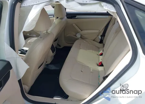 2019 Volkswagen Passat 2.0T Wolfsburg Edition z USA, uszkodzony, nr VIN 1VWLA7A34KC012386